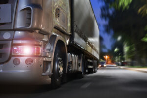 ¿Cuáles son las causas comunes de accidentes de camiones en Atlanta?